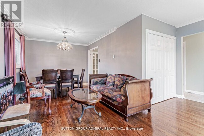 Building Photo - 102 Cornwall Rd