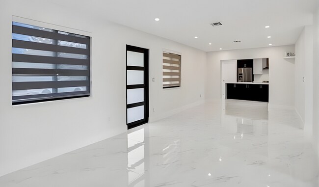 Foto del edificio - 7881 Hope St