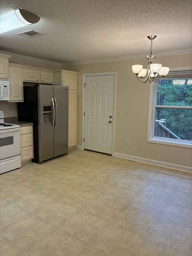 Foto del edificio - 820 Deer Trail Ln