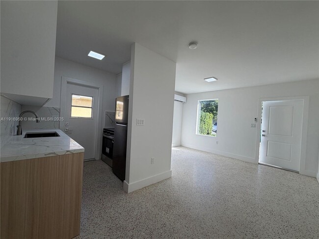 Foto del edificio - 2784 SW 31st Pl