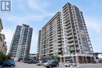 Building Photo - 1235-1235 Bayly St