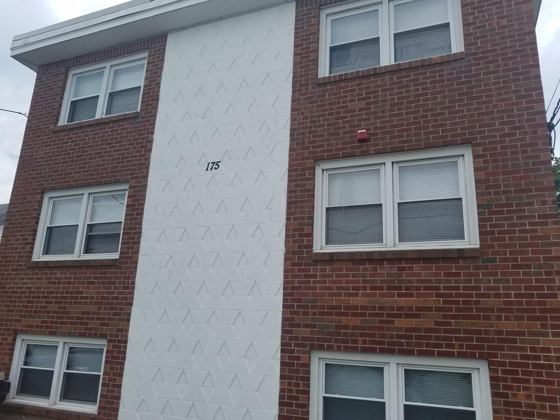 Primary Photo - 175 Hanover Ave