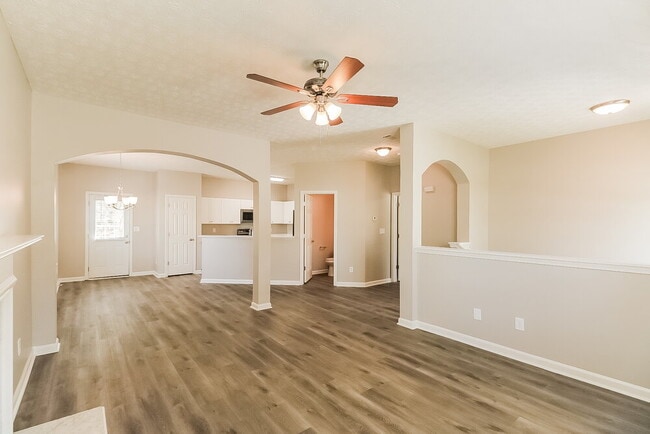 Building Photo - 7430 Royale Ln