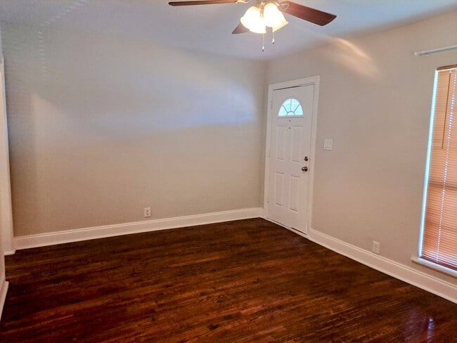 Building Photo - Remodeled 2/1