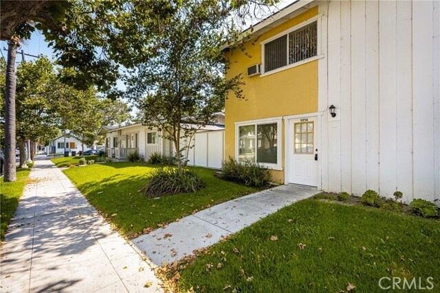 Building Photo - 525 E Adele St