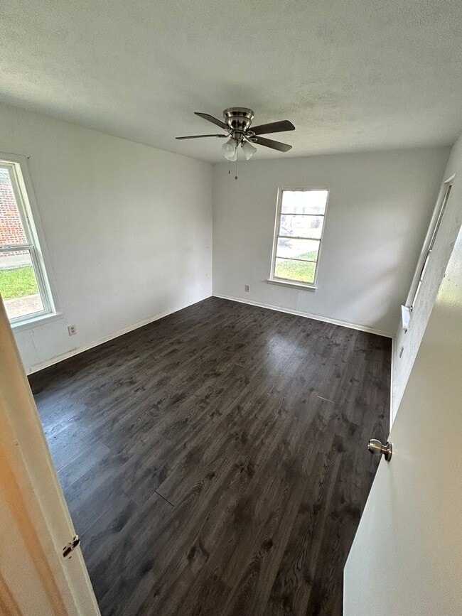 Photo - Fabulously maintained 1 bedroom with beautiful surrounding House