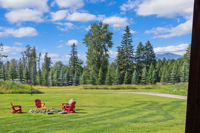 Building Photo - Welcome to Your Mountain Retreat in Columb...