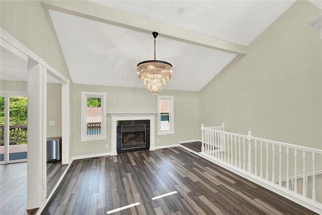 Building Photo - 910 Muirfield Dr NE