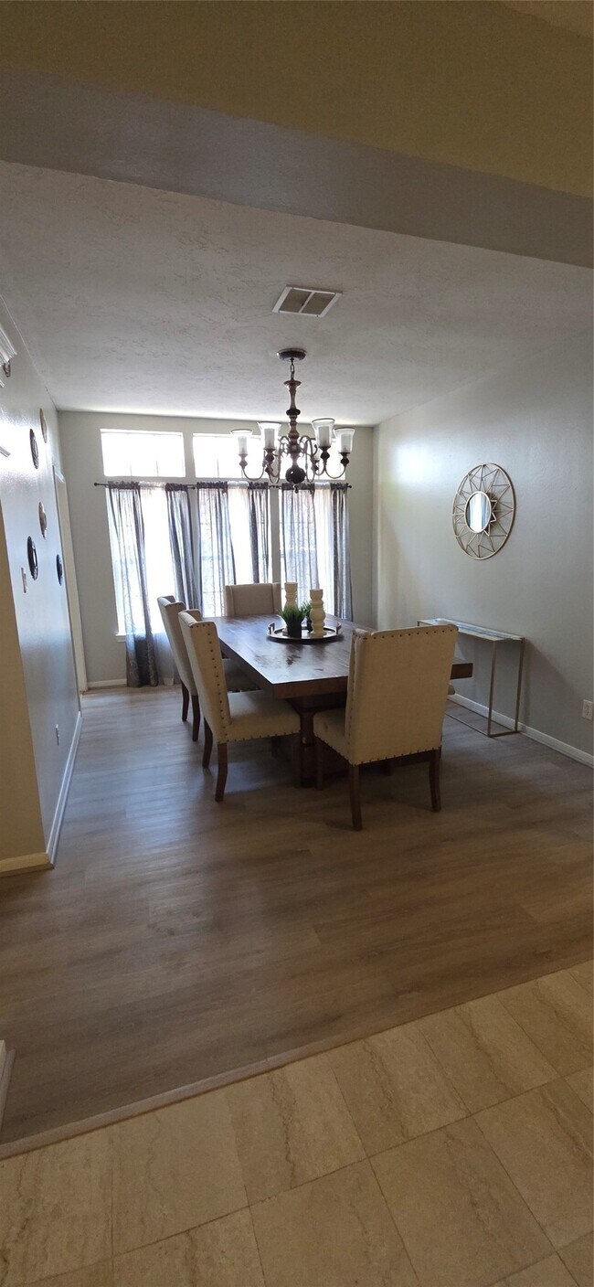 Building Photo - 15407 Chestnut Falls Dr