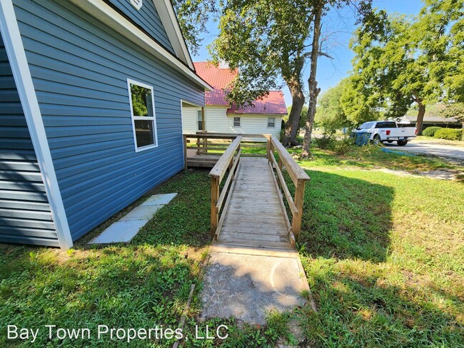 Building Photo - 2 br, 1 bath House - 107 Olive St
