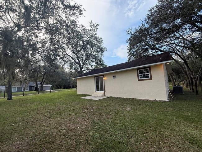 Building Photo - 40233 Palm St