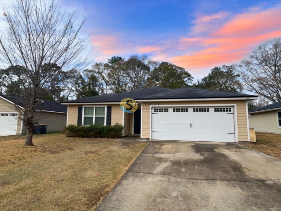 Primary Photo - Gorgeous 4BR/2BA Home for Rent on the West...