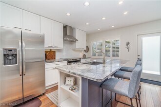 Building Photo - 473 12th Ave S