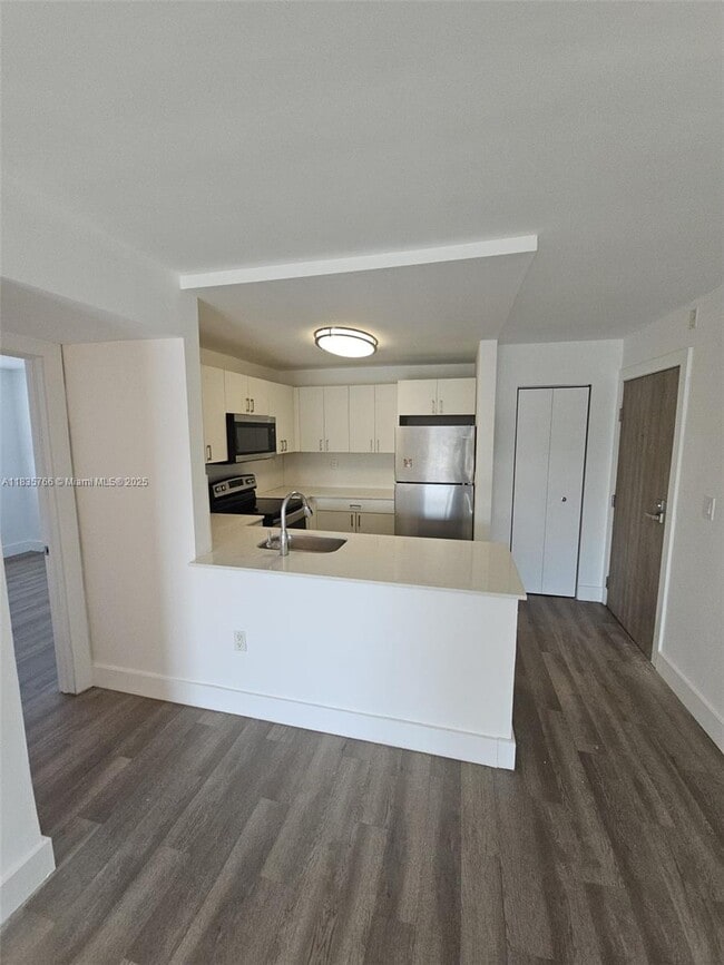 Building Photo - 8101 Crespi Blvd