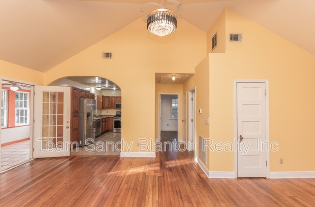 Foto del edificio - 418 Vancouver St