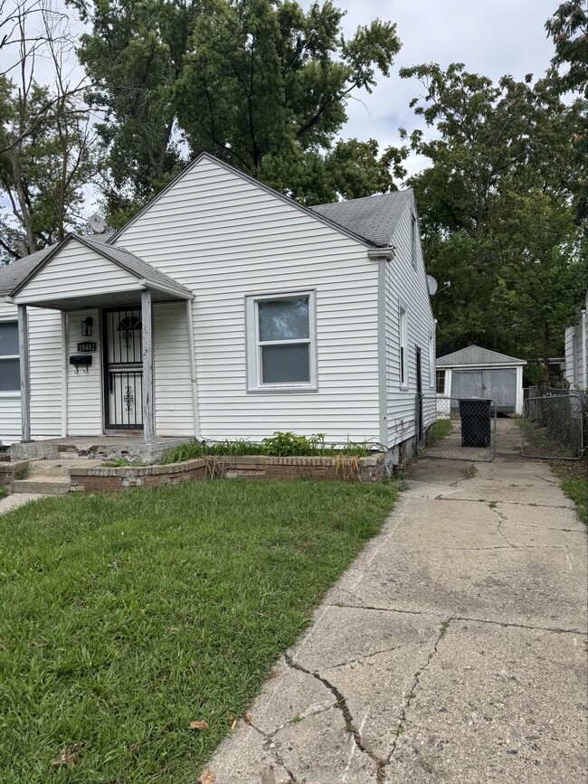 Building Photo - 18482 Pierson St