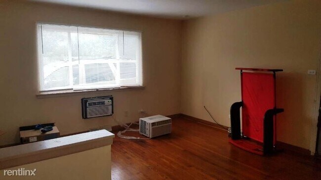Foto del edificio - 448 W Division St