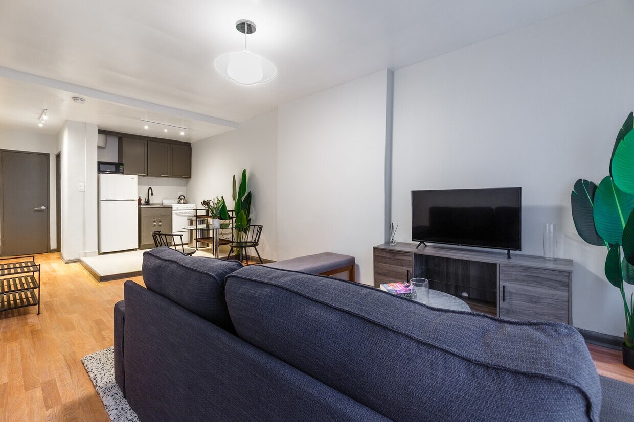 Primary Photo - 404 W 40th St