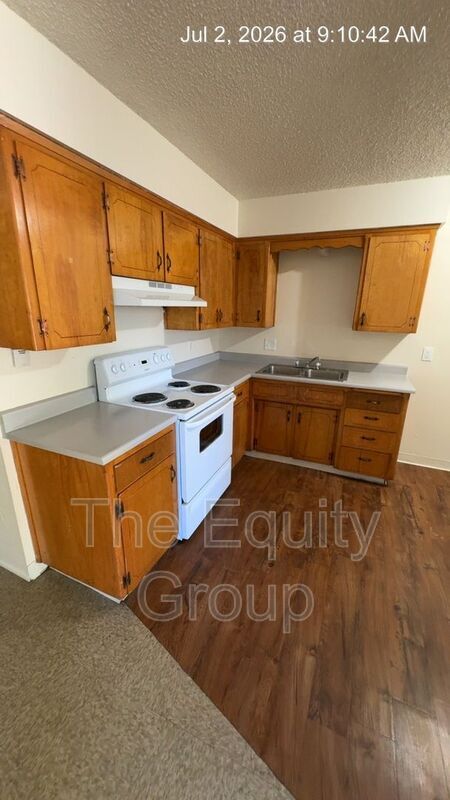 Building Photo - 529 E Kaweah Ave