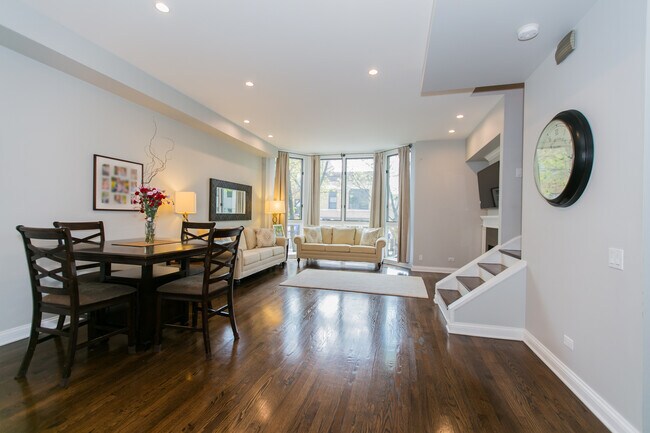 Foto del edificio - 2005 N Hoyne Ave