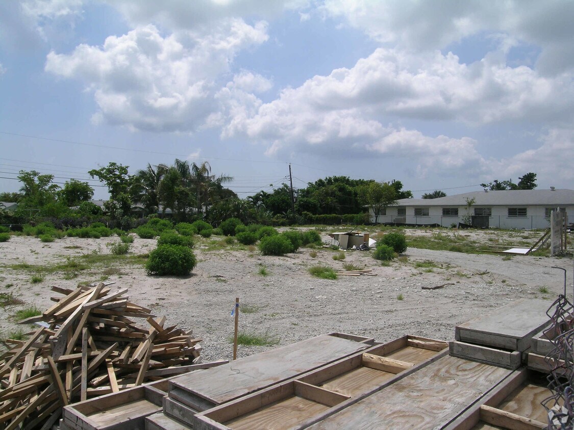 816 Prosperity Farms Rd, North Palm Beach, FL 33408 Apartments in