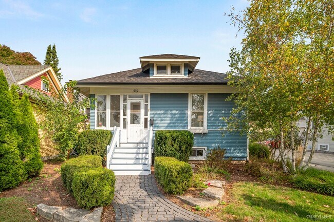 Photo - 615 E Benton Ave House