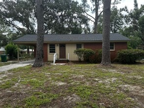 Building Photo - 825 Woodlawn Dr