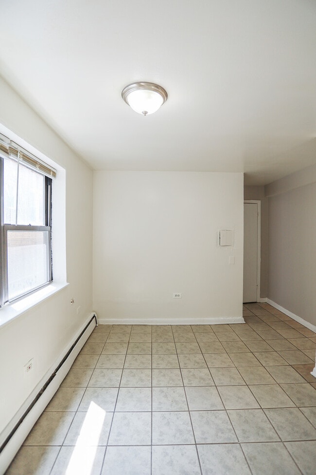 Foto del edificio - 1654 W Pratt Blvd