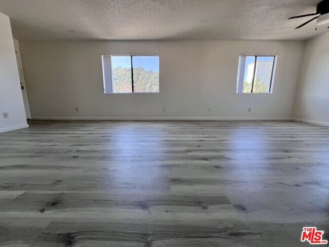 Foto del edificio - 238 S Ave 55