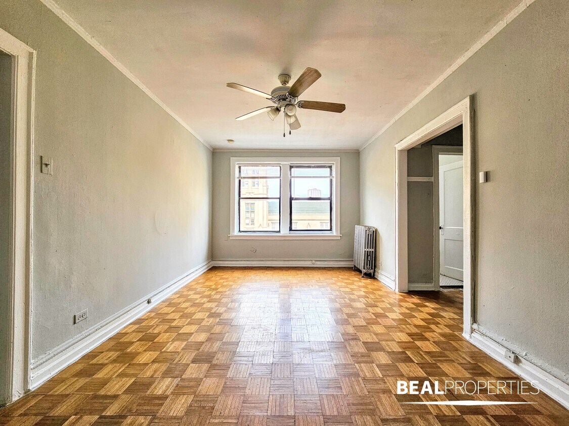 Primary Photo - 711 W Belmont Ave