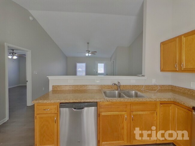 Foto del edificio - 5130 Daffodil Ln