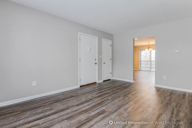 Building Photo - 905 Hardwick Dr SE