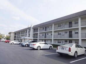 Building Photo - 102 Capri Isles Blvd
