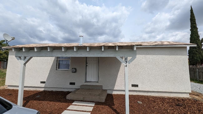 Building Photo - 834 S Spruce Rd