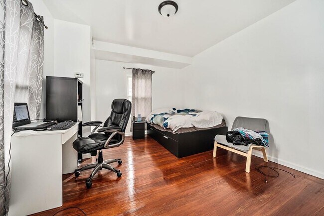 Foto del edificio - 72 Standish Ave