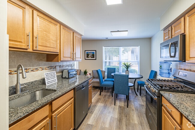 2BR, 2BA - 1,010SF - The Pine II - Kitchen - Forest View