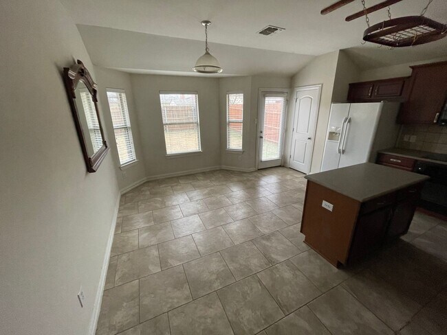 Foto del edificio - Spacious 3 bed/ 2 bath house