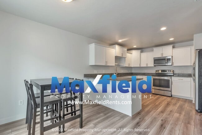 Foto del edificio - Pet Friendly - Draper Townhome 3 BD 3 BA 2...