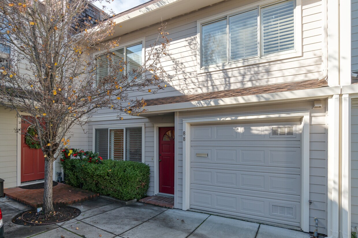 Foto principal - 88 Mariner Green Dr