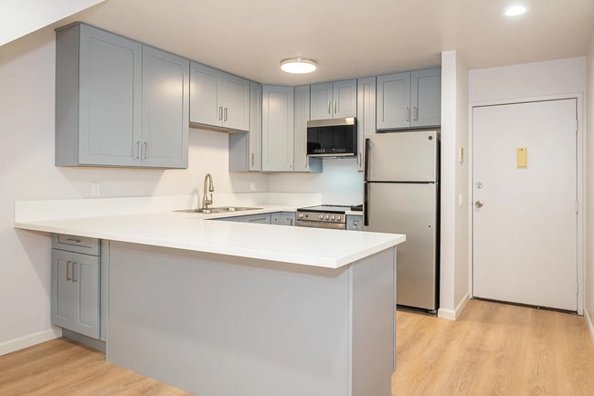 Building Photo - Beautiful and Freshly Renovated Hillcrest ...