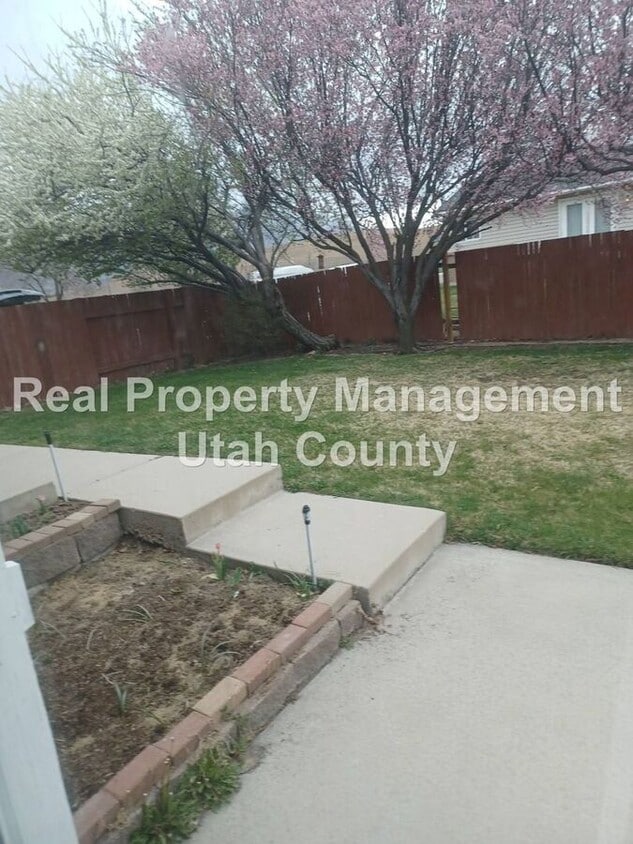 Building Photo - 590 E 1090 N