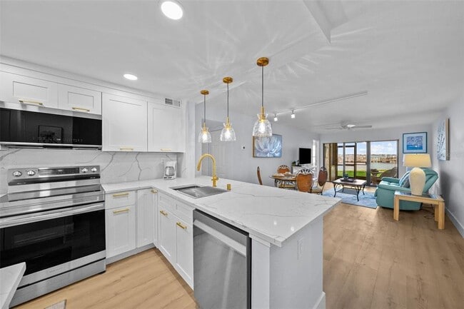 Foto del edificio - 6051 Sun Blvd