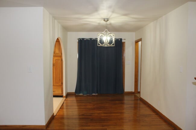 Foto del edificio - 3908 Pleasant Valley Blvd