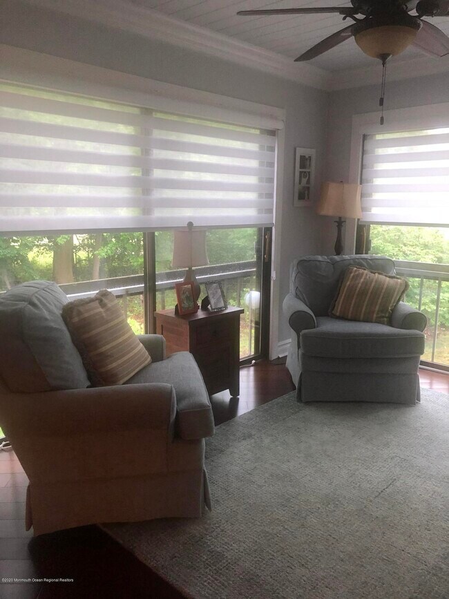 Foto del edificio - 153 Lexington Ct