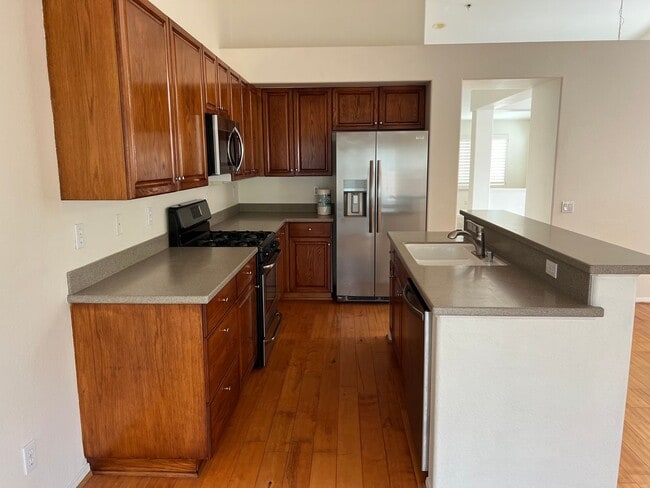 Building Photo - 3 Bedroom plus den in Goleta