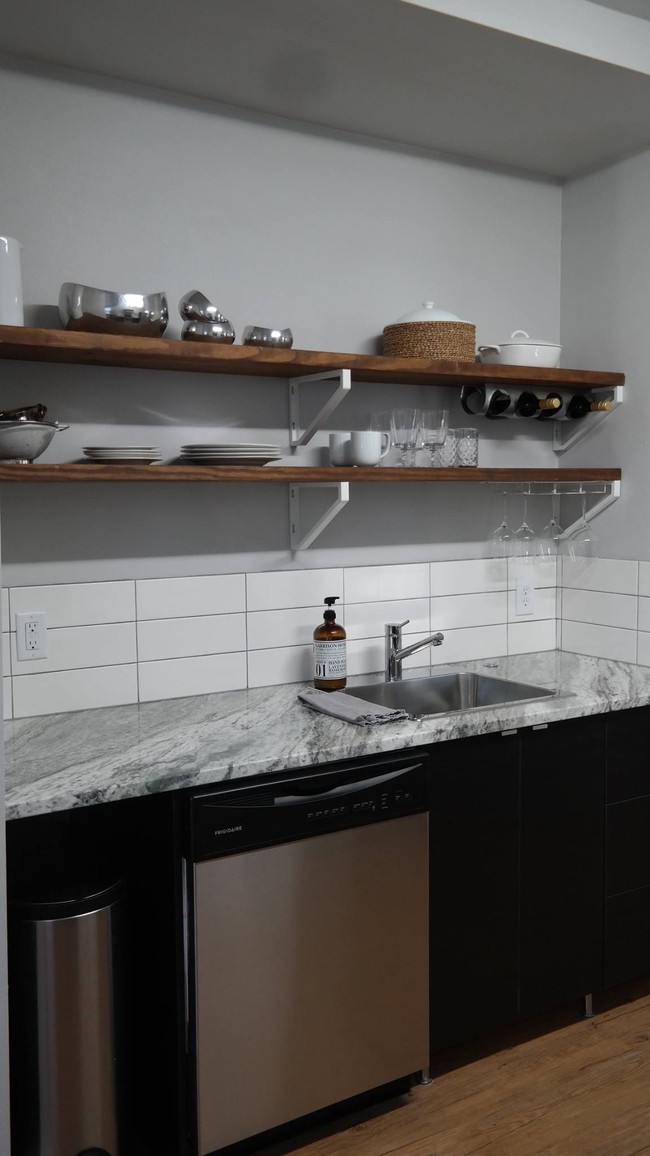 Granite Countertops - 622 N 13th St