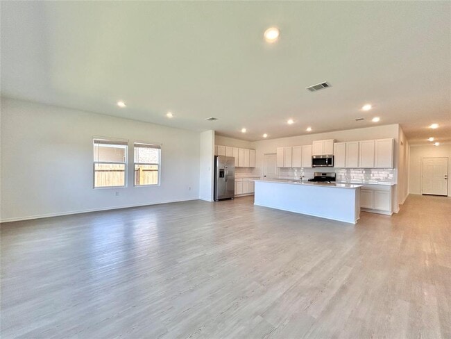 Building Photo - 519 Vantage Dr