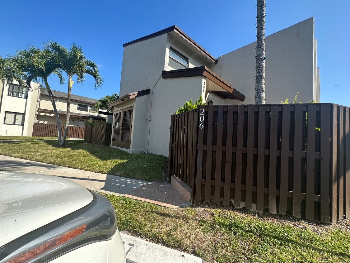 Primary Photo - 10282 NW 9th Street Cir