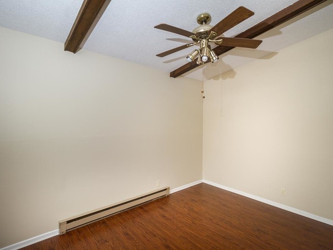 Dining room with ceiling fan - 350 Shelard Pkwy