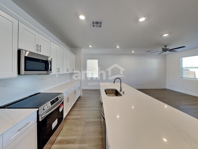 Building Photo - 8182 Winterfell Peak Ave